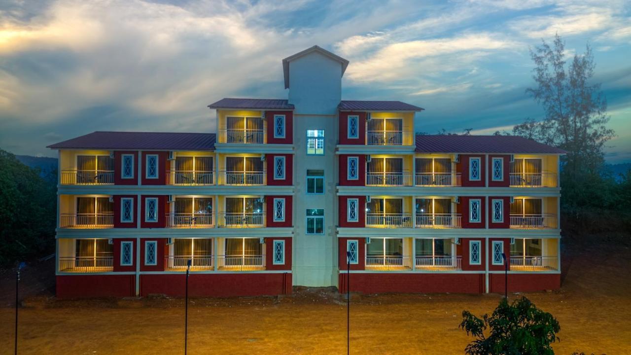 Chinar Woods Resort Dāpoli Exterior foto