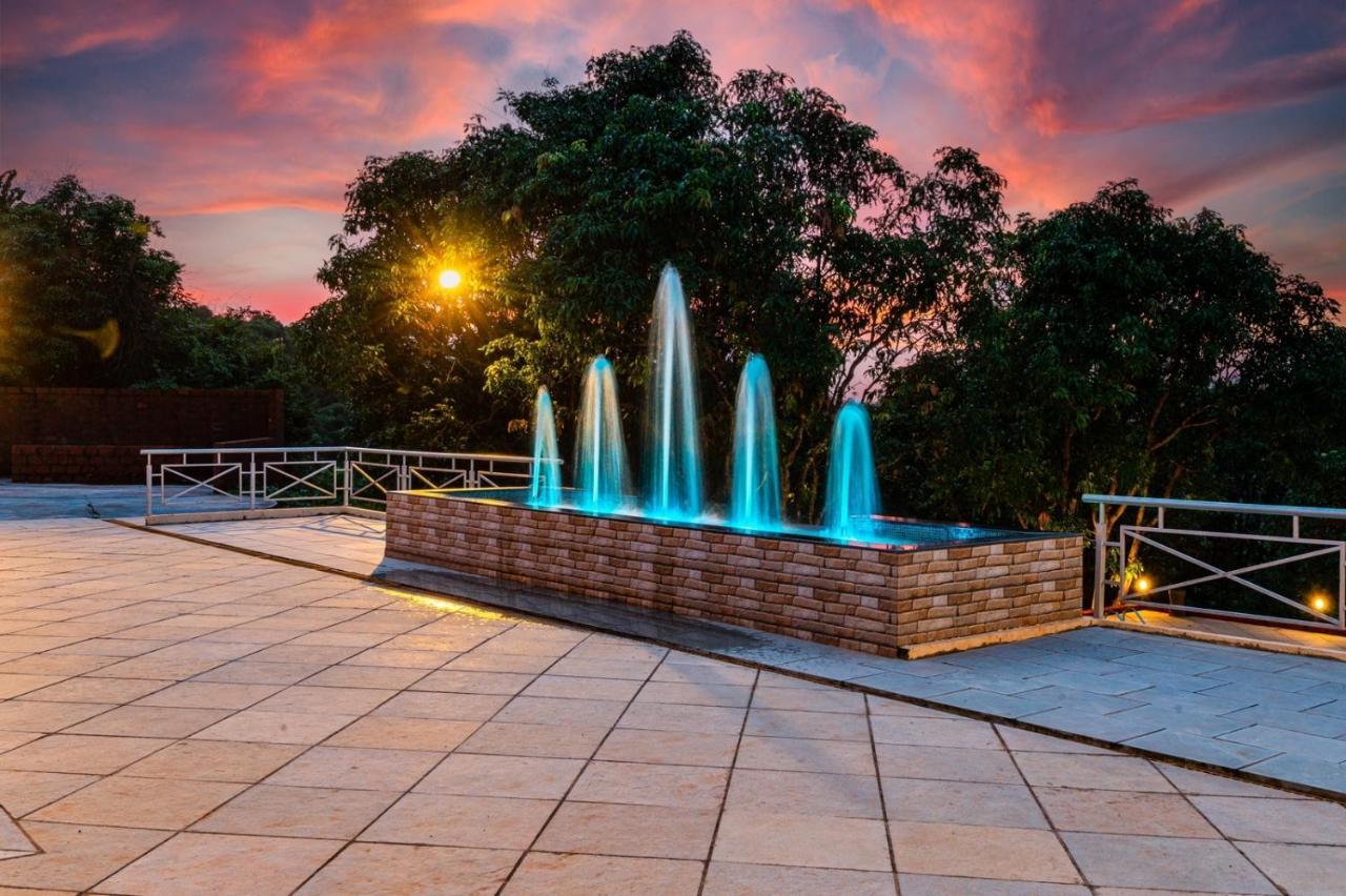 Chinar Woods Resort Dāpoli Exterior foto